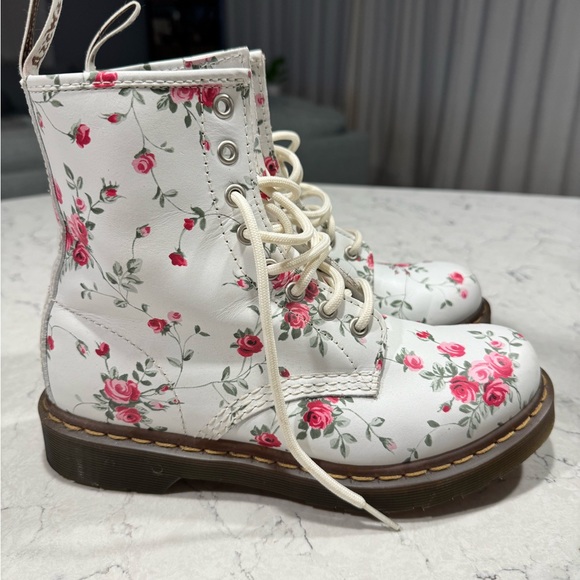 Doc Dr. Martens 1460 Portland Rose 🌹 Boots, Size 7 - Picture 2 of 7